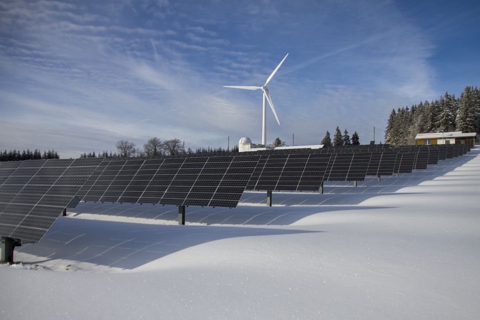Do Solar Panels Work When It's Cold and Dark?