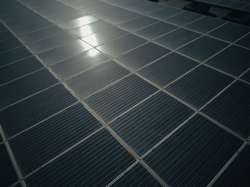 Grid-Tied vs Off-Grid Solar: Which Fits Your Home